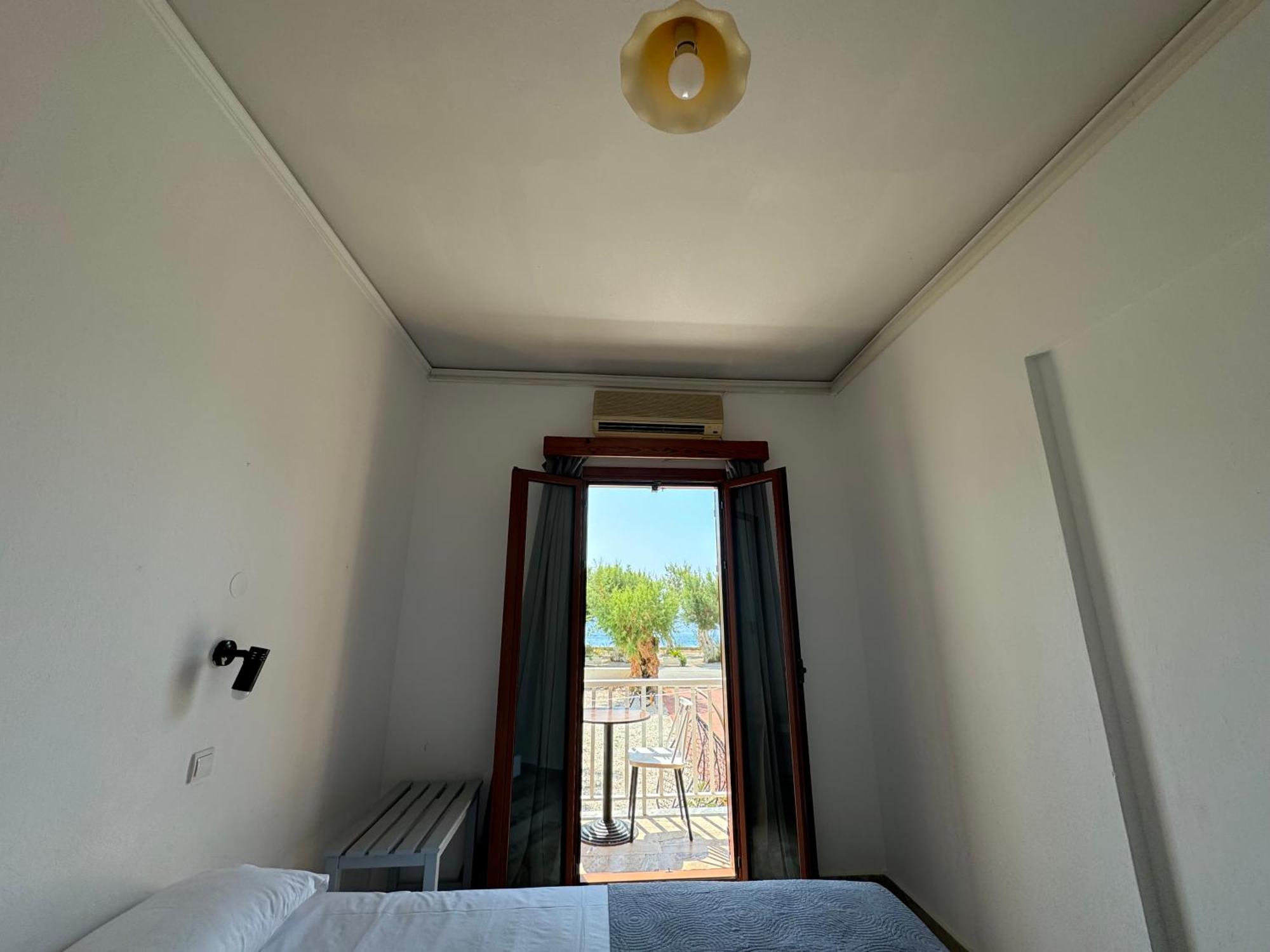 Zorbas Hotel Sougia Exterior photo