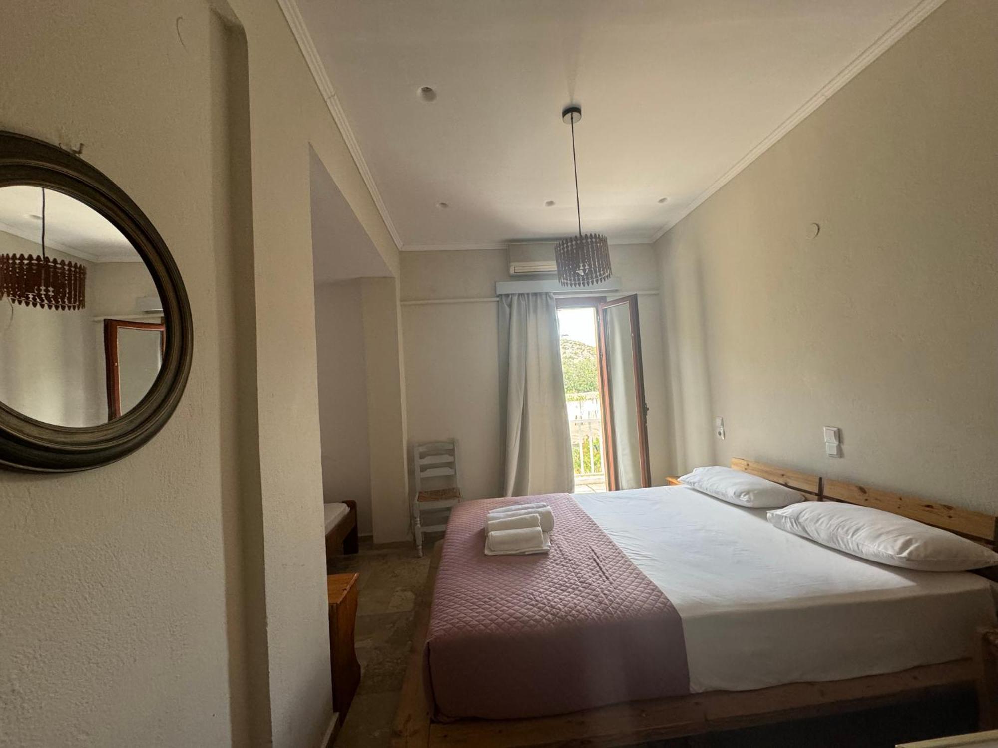 Zorbas Hotel Sougia Exterior photo