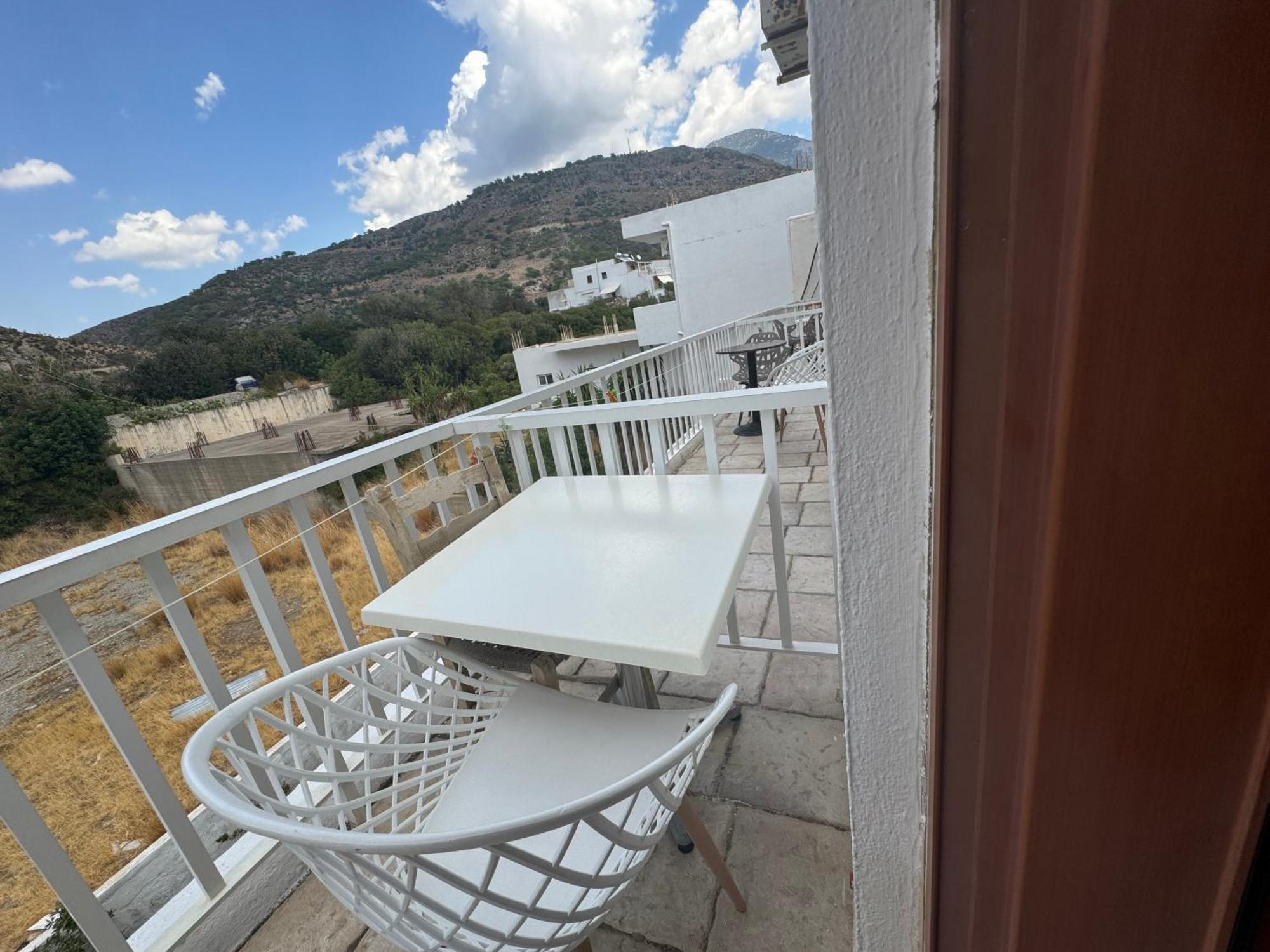 Zorbas Hotel Sougia Exterior photo