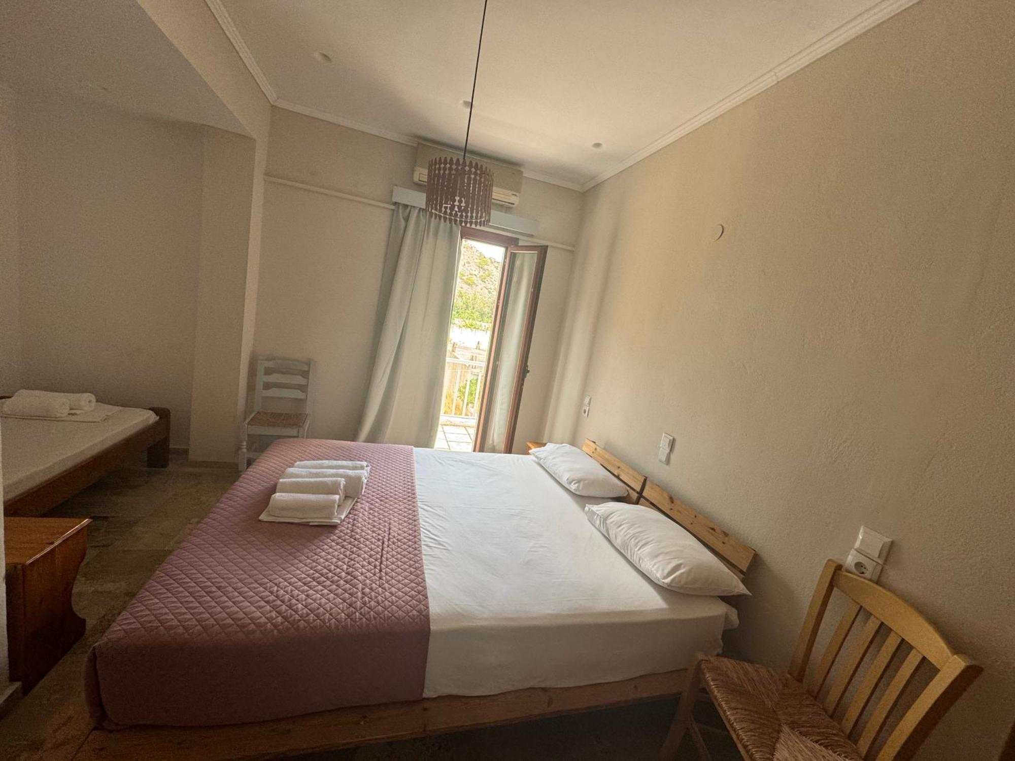 Zorbas Hotel Sougia Exterior photo